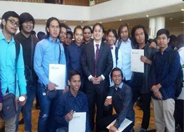 2016 Agrosrudies Program Filipino graduates showing their certificates with Philippine Ambassador to Israel Neal Imperial